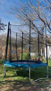an empty swing set in the grass at Mare & Bartol in Bribir