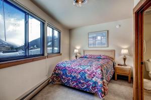 a bedroom with a bed and large windows at Mall 1424 in Keystone