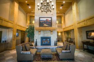 Lobby o reception area sa Silverado 312D