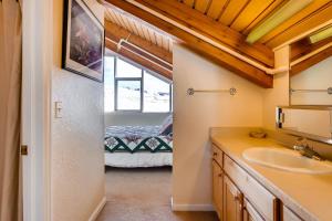 Postel nebo postele na pokoji v ubytování Axtel 1 Br Loft AX410