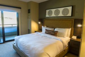 Postel nebo postele na pokoji v ubytování Exquisite Condo, Great for Families, Ski In Out + 22 fotografií