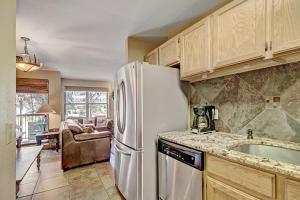 Η κουζίνα ή μικρή κουζίνα στο River Mnt Lodge W105D
