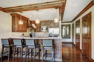 a kitchen with a large island with bar stools at Ritz 2Br R208 in Vail