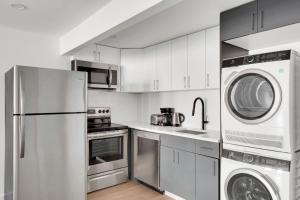 Kuchyň nebo kuchyňský kout v ubytování Tasteful Cobble Hill 3BR w WD nr TJ NYC-755