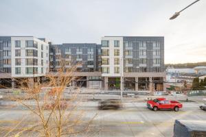 Gallery image of Ballard 2BR w Gym Yoga nr Farmers Mkt SEA-271 in Seattle