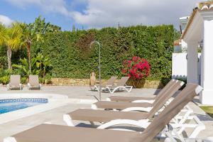Bazén v ubytování Marbella Luxury Villa nebo v jeho okolí