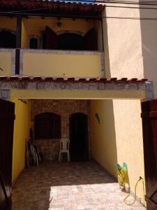 a view of the courtyard of a house at Meu Aconchego in Cabo Frio