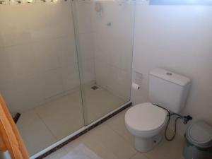 a bathroom with a toilet and a shower at Meu Aconchego in Cabo Frio