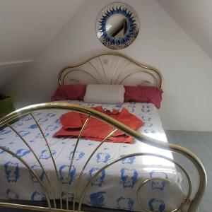 a bedroom with a bed with a mirror on the wall at Entre vigne et rivière in Écuelles