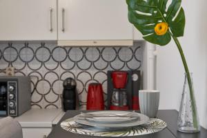 A kitchen or kitchenette at Cozy Studio at Ampelokipi Area