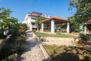 En have udenfor Apartments Crljenko