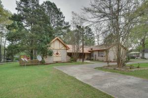Κήπος έξω από το Hazlehurst Vacation Rental with Shared Yard!