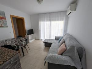 Posezení v ubytování Apartamento en Roses, a 2 minutos a pie de playa