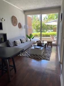 a living room with a couch and a table at DEPARTAMENTO 106 un dormitorio primer piso in Talca