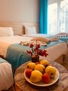 a plate of fruit on a table with two beds at Asteria Hotel Sirkeci in Istanbul