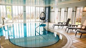 a large swimming pool in a hotel room at DAS PALMBERGER in Spiegelau