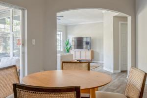 Μια τηλεόραση ή/και κέντρο ψυχαγωγίας στο Kasa Wellington South Florida