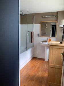 Fotografia z galérie ubytovania Bel appartement avec terrasse, climatisation, poêle, garage v destinácii Villeneuve-sur-Lot