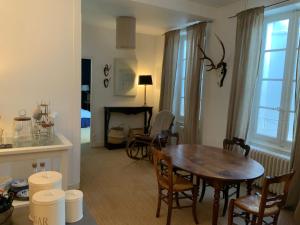 Fotografia z galérie ubytovania Bel appartement avec terrasse, climatisation, poêle, garage v destinácii Villeneuve-sur-Lot