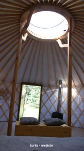 a room in a yurt with a window at Domek i jurta nad rzeką in Kościerzyna