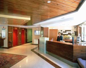 The lobby or reception area at Hotel Spa Acevi Val d’Aran