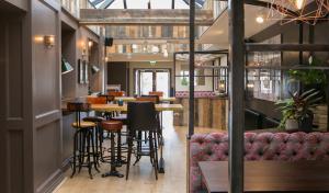 A restaurant or other place to eat at The Elephant at the Market 