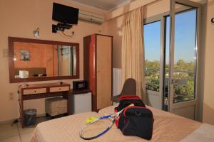 Postel nebo postele na pokoji v ubytování IKAROS Hotel ELLINIKO + 86 fotografií