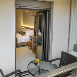 Postel nebo postele na pokoji v ubytování Ruby Luxury Suites