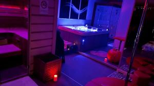 Foto sihtkohas Mouscron asuva majutusasutuse SPABYELLEETLUI spa rouge ou bleu galeriist