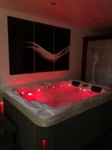 Foto sihtkohas Mouscron asuva majutusasutuse SPABYELLEETLUI spa rouge ou bleu galeriist