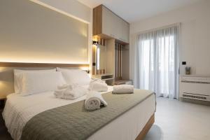 Postel nebo postele na pokoji v ubytování Ruby Luxury Suites