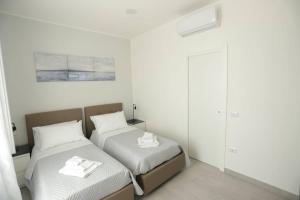 A bed or beds in a room at Santa Chiara Luxury House
