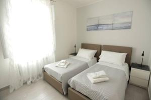 A bed or beds in a room at Santa Chiara Luxury House