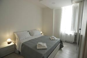 A bed or beds in a room at Santa Chiara Luxury House