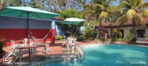 Bazén v ubytování Poseidon Guest House nebo v jeho okolí