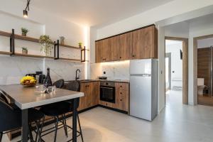 Kuchyň nebo kuchyňský kout v ubytování Ruby Luxury Suites