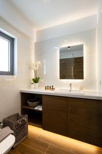 Koupelna v ubytování Ruby Luxury Suites