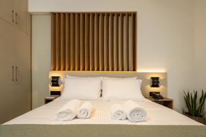 Postel nebo postele na pokoji v ubytování Ruby Luxury Suites