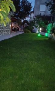 Um jardim em Alkistis House