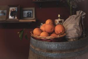 a basket of oranges and eggs in a barrel at Il Rifugio di Aitna in Ragalna