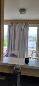 a window in a room with a table and a window at DÚPLEX TRES ARROYOS in Tres Arroyos
