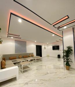 a living room with a large screen in the ceiling at شاليهات غزال للفلل الفندقية الفاخرة in Taif