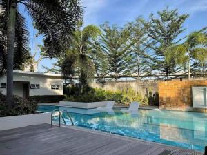 Πισίνα στο ή κοντά στο 8 spatial condo near downtown, coffee shop, SNR, Sm, hospital, Schools 2b fully furnished