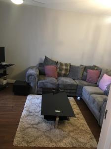 a living room with a couch and a table at Villa Belle Three bedroom Basildon in Basildon