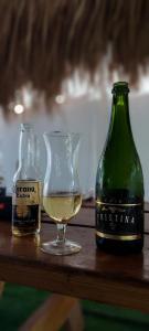 una botella de vino y una copa en una mesa en Hostal Johnnier Macao Punta Cana, en Punta Cana