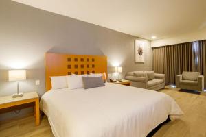 Postel nebo postele na pokoji v ubytování Real Inn Torreon