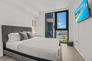 Легло или легла в стая в TR Miami 2 Bedroom Condo and Studio with Balcony