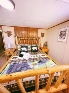 Ένα ή περισσότερα κρεβάτια σε δωμάτιο στο Uncle Bill's Lodge & Soccer Pool Showdown