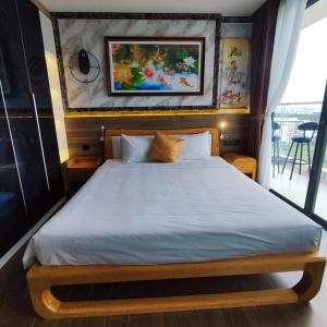 a bedroom with a large bed in a room at Beach apartment apec Phú Yên in Tuy Hoa