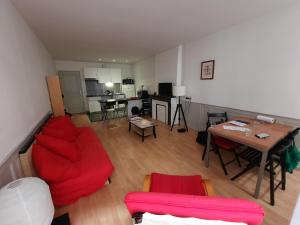 Telewizja i/lub zestaw kina domowego w obiekcie Charmant T2 au cœur de Bayonne, proche commodités - FR-1-239-891